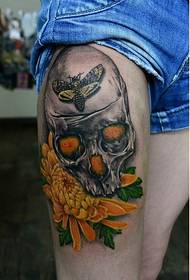 Personality legs fashion skull chrysanthemum tattoo picture picture
