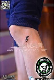 Modello di tatuaggio lampo gamba