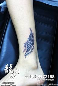 Leg pricked small wings flying tattoo pattern