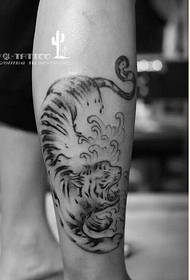 Personnalité jambes mode dessin image de modèle de tatouage tigre