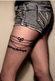 Hermosa chica piernas de encaje hermosa imagen de tatuaje de encaje