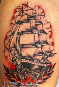 Prekrasan uzorak jedrenja tetovaža