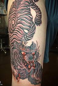 Thigh faucet tiger tail tattoo pattern