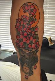 Kalfklomp flora-tatoeëringspatroon
