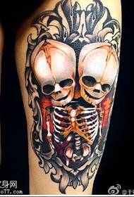 Τρομοκρατημένο θάνατο διπλής κεφαλής μοτίβο τατουάζ