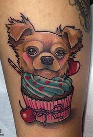 Padrão de tatuagem de cachorro coxa sorvete