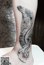 Dominantni uzorak tetovaža zmija