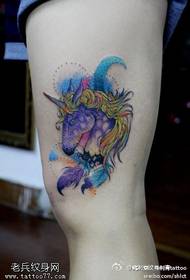 Unicorn fuchsia magandang pattern ng tattoo