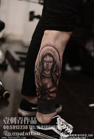 Tatuagem de Virgem Santa na panturrilha