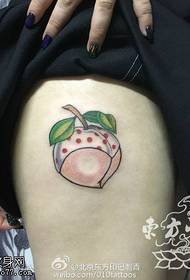 Peach tattoo na apata ụkwụ