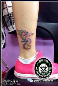 Bellu mudellu di tatuaggio di drago coloratu