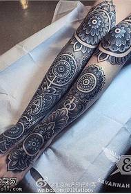 Classic personality vanity flower leg tattoo pattern