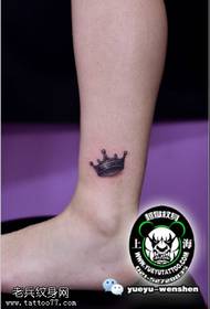 Vynikajúci vzor tetovania koruny