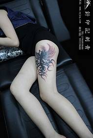 Wunderschönes Oberschenkel Engel Tattoo
