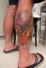 Very beautiful and handsome squid tattoo picture on the leg