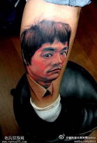 Benen brengen hulde aan het idool Bruce Lee tattoo-patroon