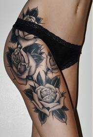 सेक्सी महिला पैर सुंदर गुलाब टैटू पैटर्न तस्वीर