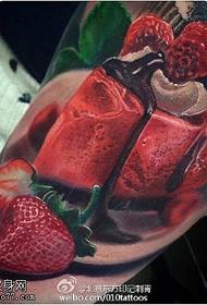 ຮູບແບບ tattoo cake strawberry ທີ່ມີສີສັນ