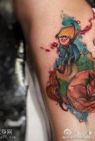 Дечак је нацртао дечак тетоважа вука за теле
