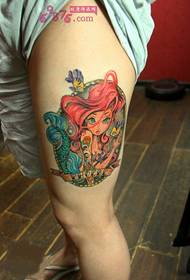 Tegneserie lille havfrue lår tatoveringsbilde