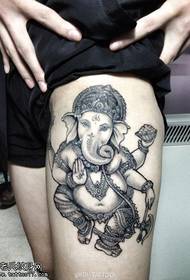 黒灰色の象のタトゥー画像
