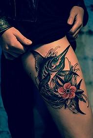 Kājas lielu ziedu akvareļu viedā zobenzivs tetovējuma rakstā
