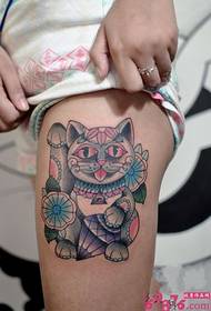 Cute lucky cat thigh tattoo picture
