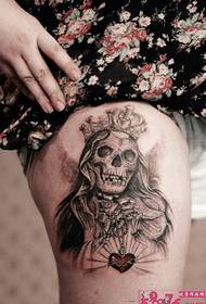 Creative skull queen thigh tattoo picture