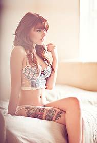Beautiful and charming European and American beauty legs fashion good-looking tattoo pictures