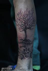 Teksturowane jasne drzewo tatuaż wzór gałęzi