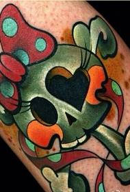 Leg persoanlikheid cartoon skull tattoo patroanfoto