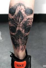 Dominantni uzorak tetovaže lubanje