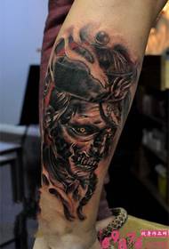 Retro kreativ zombieblommakalv tatuering bild