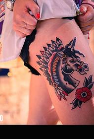 Gaya tato kembang unicorn India