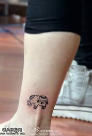 Modèle de tatouage cheville petit éléphant frais