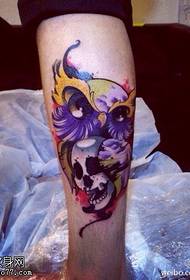 Illustration de tatouage hibou crâne couleur jambe