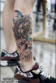 Imagem de tatuagem de cavalo de cor da perna fornecida pela barra de imagens de show de tatuagem