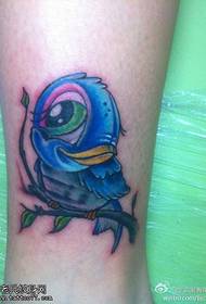 Žaismingas mėlynų paukščių tatuiruotės modelis