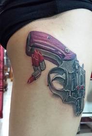 Dominante zij-lekkage pistool tattoo patroon