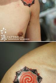 Rameno načervenalé hnědé vlákno bodnutí marnost tetování vzor