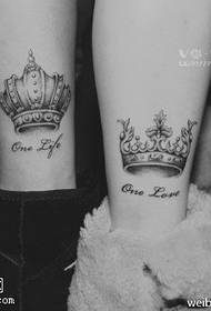 Prekrasan uzorak tetovaže krune