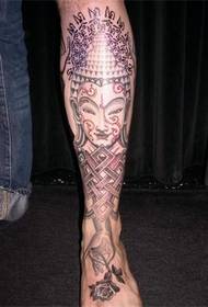 Moderan sanskritski tetovaža na teletu