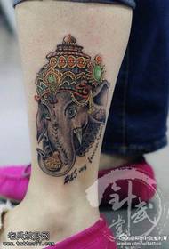 Modello tatuaggio tatuaggio elefante religioso colore gamba