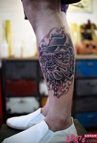 Imagem tirânica da tatuagem da cabeça de cão da vitela