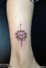 Ženský členkový lotosový tetovací vzor