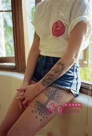 Pragtige bobeenboom-mode-tatoeëermerke  42904 @ Rooi gesig soos blommekalf-tatoeëringfoto