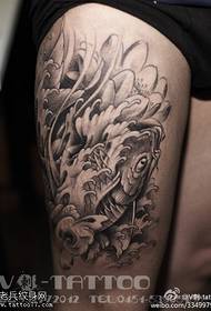 Příznivý vzor bohatého rybího tetování