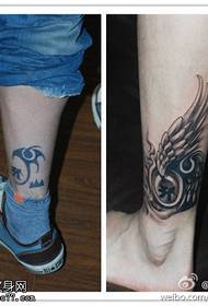 Zgodan uzorak tetovaže krila tiranina