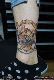 Модел за тетоважа на тигар од нозе