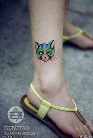 Керемет көк кішкентай балғын котенка татуировкасы